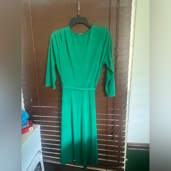 Green dress - Picture 2 of 3